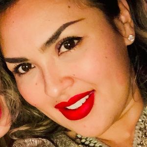 Meet your Posher, Claudia